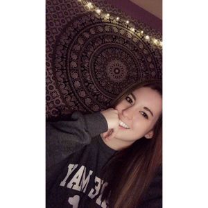 Meet your Posher, Alyssa